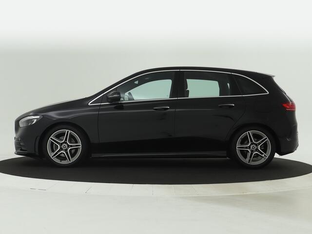 Mercedes-Benz B-KLASSE 180 AMG Line | Sfeerverlichting | Carplay | Stoelverwarming | Keyless Go | Parkeerpakket met Camera | Inclusief 24 maanden Mercedes-Benz Certified garantie voor Europa.