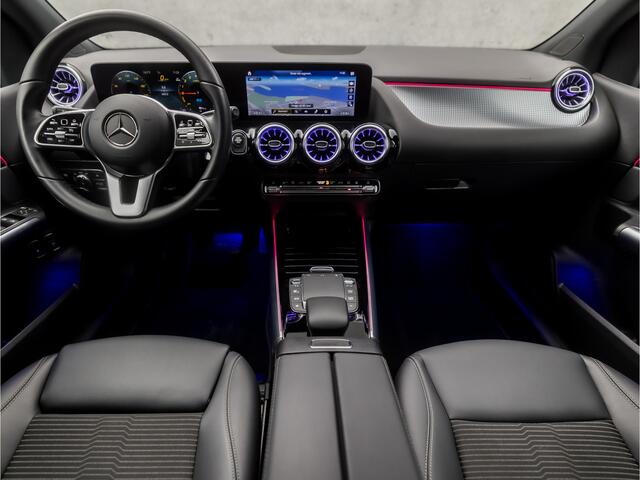 Mercedes-Benz B-KLASSE 250 e Premium Sport 218Pk Automaat (APPLE CARPLAY, SFEERVERLICHTING, GROOT NAVI, WIDE SCREEN, CAMERA, LEDER, STOELVERWARMING, SPORTSTOELEN, KEYLESS, DAB+, ZWART HEMEL, NIEUWSTAAT)