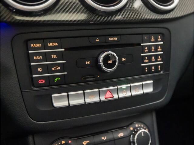 Mercedes-Benz B-KLASSE 180 AMG Sport Automaat (PANORAMADAK, GROOT NAVI, SFEERVERLICHTING, RODE GORDELS, LEDER/ALCANTARA, SPORTSTOELEN, GETINT GLAS, TREKHAAK, NIEUWSTAAT)