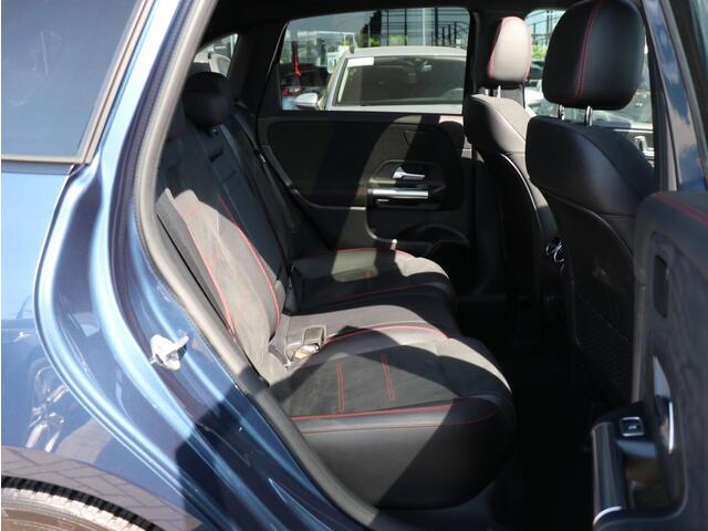 Mercedes-Benz B-KLASSE 180 Business Solution AMG I Automaat I Panoramadak I Leder