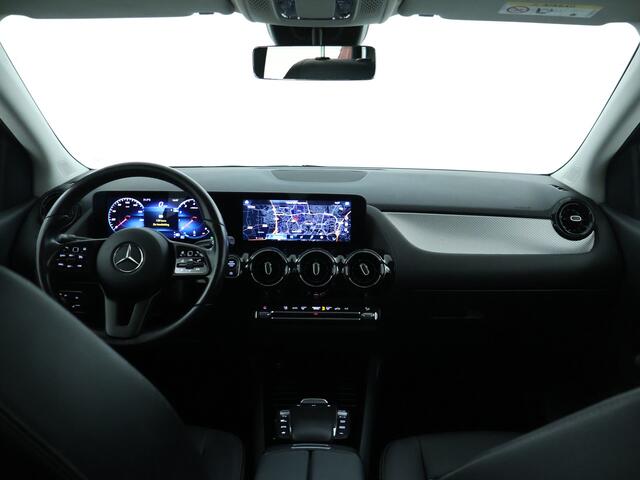 Mercedes-Benz B-KLASSE 180 Business Solution | Trekhaak | Achteruitrijcamera | Led koplampen | Spiegelpakket | Inclusief 24 maanden MB Certified garantie voor Europa.