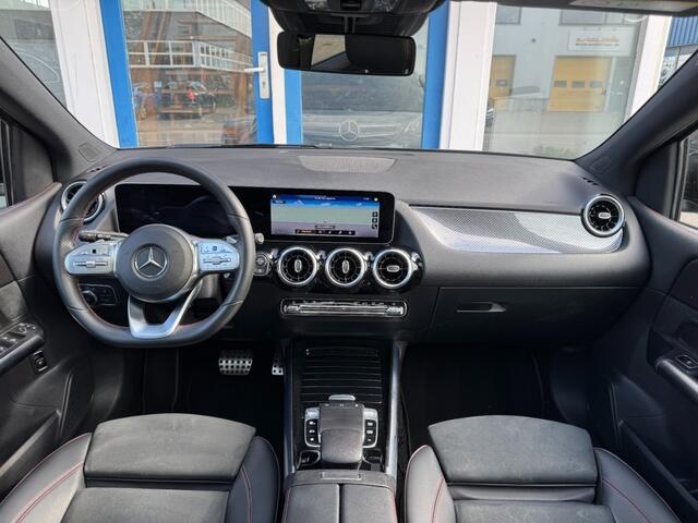Mercedes-Benz B-KLASSE B-Klasse 180 Business Solution AMG I Panoramadak I Camera I Crui
