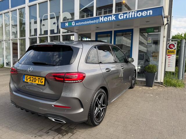 Mercedes-Benz B-KLASSE B-Klasse 180 Business Solution AMG I Panoramadak I Camera I Crui