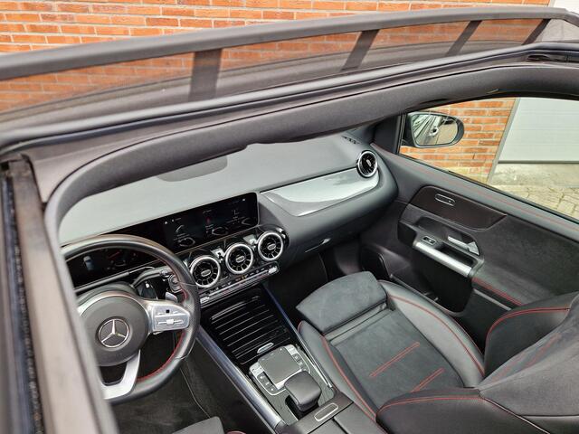 Mercedes-Benz B-KLASSE 180 Business Solution AMG | Pano | Trekhaak | Stoelverwarming | LED | Climate |