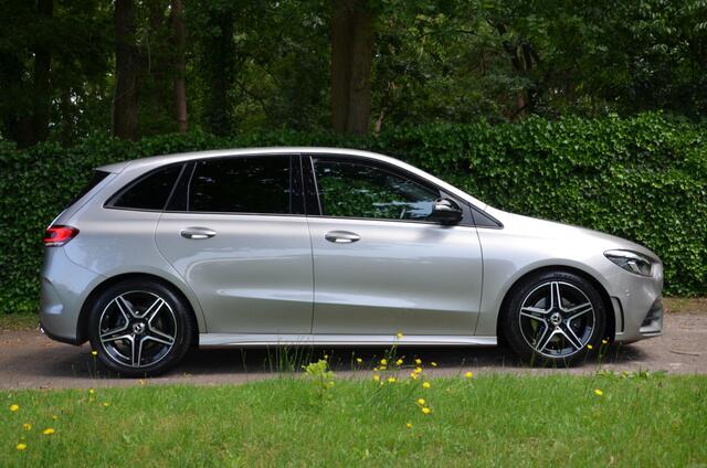 Mercedes-Benz B-KLASSE 180 Business Solution AMG Automaat/Led/Navi/Pdc/Ecc/Stoelverwarming/Cr-Controle/Privacy-Glas/18-Inch Lmv/Apple Carplay/Android