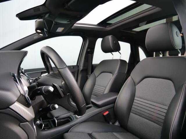 Mercedes-Benz B-KLASSE 180 123pk Ambition Automaat Navigatie / Camera / Schuifdak / Stoelverwarming