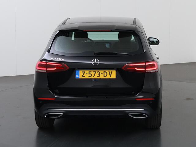 Mercedes-Benz B-KLASSE 250 e Luxury Line | Achteruitrijcamera | Stoelverwarming | Widescreen | Navigatie | Regensensor |