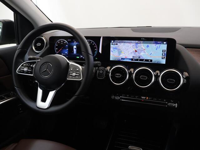 Mercedes-Benz B-KLASSE 250 e Luxury Line | Achteruitrijcamera | Stoelverwarming | Widescreen | Navigatie | Regensensor |