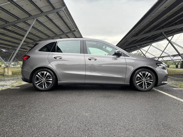Mercedes-Benz B-KLASSE 180 Business Line | Panoramadak | Stoelverwarming | Achteruitrijcamera | Elek. achterklep |