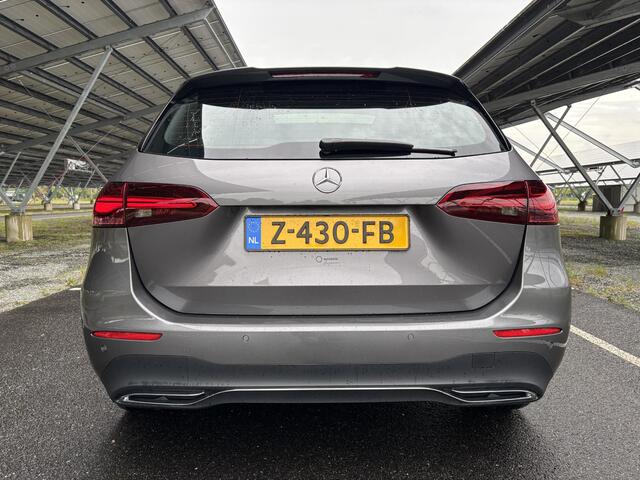 Mercedes-Benz B-KLASSE 180 Business Line | Panoramadak | Stoelverwarming | Achteruitrijcamera | Elek. achterklep |