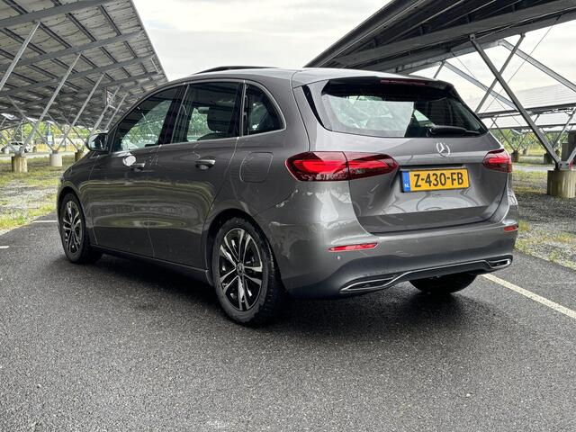 Mercedes-Benz B-KLASSE 180 Business Line | Panoramadak | Stoelverwarming | Achteruitrijcamera | Elek. achterklep |