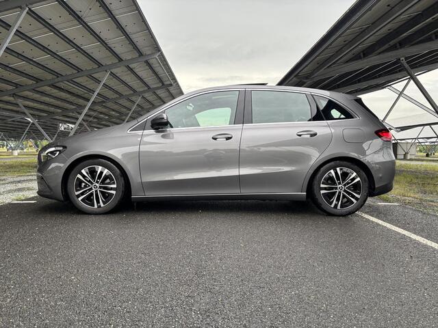 Mercedes-Benz B-KLASSE 180 Business Line | Panoramadak | Stoelverwarming | Achteruitrijcamera | Elek. achterklep |