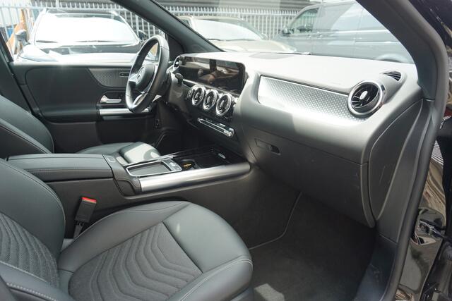 Mercedes-Benz B-KLASSE 180 Business Line Navi|PDC V+A|Trekhaak |Camera|Elektrische a.klep|Stoelverwarming|