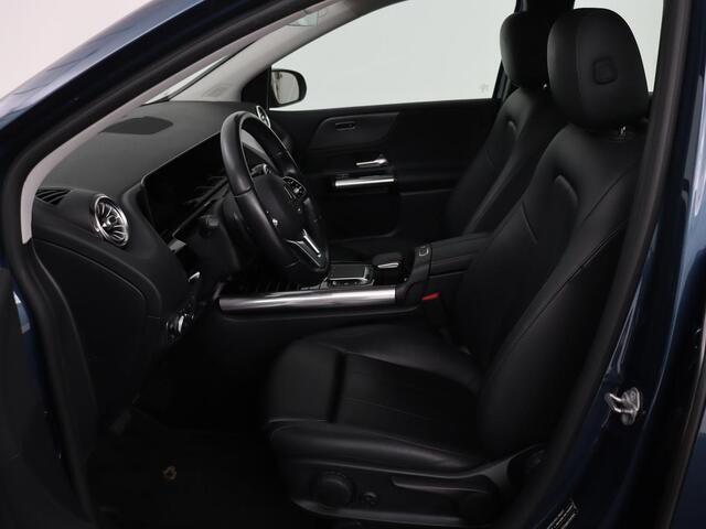 Mercedes-Benz B-KLASSE 180 Business Solution Luxury | Leder | Trekhaak | Stoelverwarming | Camera | Navigatie | Full LED | Park Assist | Sfeerverlichting | Widescreen