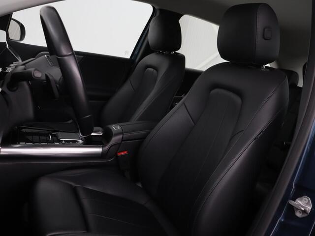 Mercedes-Benz B-KLASSE 180 Business Solution Luxury | Leder | Trekhaak | Stoelverwarming | Camera | Navigatie | Full LED | Park Assist | Sfeerverlichting | Widescreen