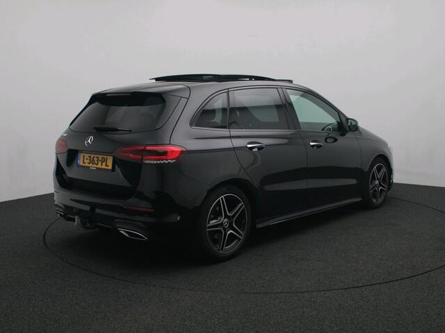 Mercedes-Benz B-KLASSE 180 AMG Nightpakket | Trekhaak | Panoramadak | Sfeerverlichting | Memory | Keyless Go | Dode Hoek Ass | Inclusief 24 maanden Mercedes-Benz Certified garantie voor Europa.