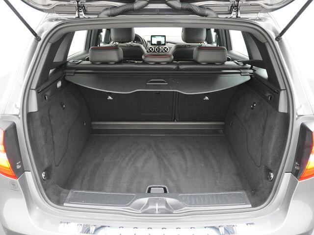 Mercedes-Benz B-KLASSE 180 Business Solution AMG Trekhaak | Camera | Stoelverwarming | NAP