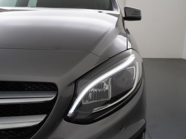 Mercedes-Benz B-KLASSE 180 Business Solution AMG Trekhaak | Camera | Stoelverwarming | NAP