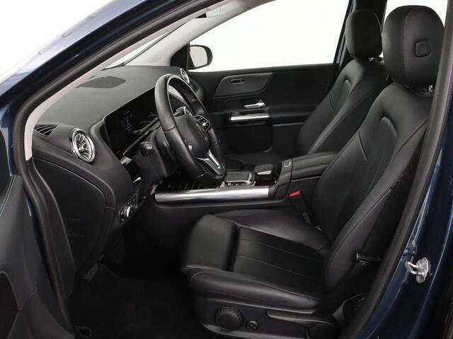 Mercedes-Benz B-KLASSE 180 Business Solution Luxury | Leder | Stoelverwarming | Carplay | Sfeerverlichting | Camera | Widescreen | Full LED | Navigatie