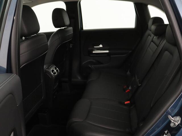 Mercedes-Benz B-KLASSE 180 Business Solution Luxury | Leder | Stoelverwarming | Carplay | Sfeerverlichting | Camera | Widescreen | Full LED | Navigatie