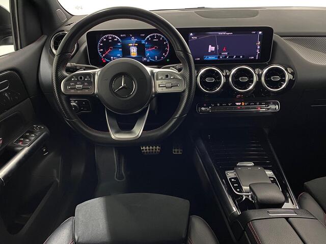 Mercedes-Benz B-KLASSE 180 Business Solution AMG Camera 18inch AMG Navigatie Blackstyle