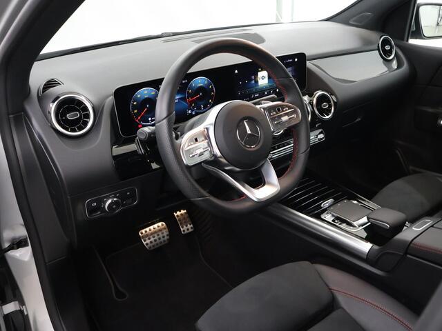Mercedes-Benz B-KLASSE 180 Business Solution AMG | Navigatie | Apple Carplay | Achteruitrijcamera | Stoelverwarming | Trekhaak |
