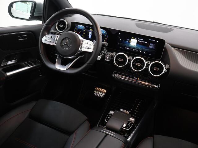 Mercedes-Benz B-KLASSE 180 Business Solution AMG | Navigatie | Apple Carplay | Achteruitrijcamera | Stoelverwarming | Trekhaak |