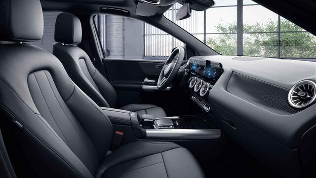 Mercedes-Benz B-KLASSE 180 Business Solution Luxury | Trekhaak elektrisch | Panoramadak | Multibeam |