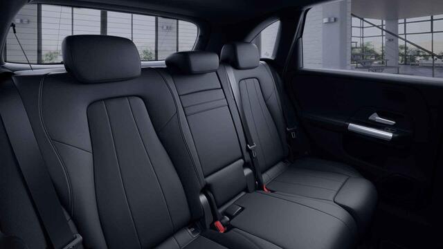 Mercedes-Benz B-KLASSE 180 Business Solution Luxury | Trekhaak elektrisch | Panoramadak | Multibeam |