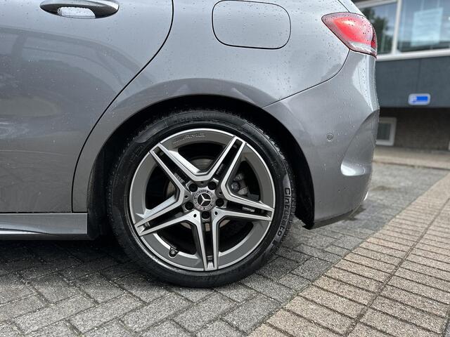 Mercedes-Benz B-KLASSE 180 Business Solution AMG ORIGINEEL NL AUTO MET NAP | ELEKTRISCHE ACHTERKLEP | STOELVERWARMING | TREKHAAK | CAMERA | UNIEKE KM-STAND | RIJKLAAR GELEVERD MET 12 MND BOVAG GARANTIE TIE