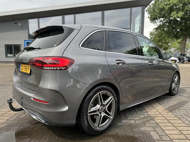 Mercedes-Benz B-KLASSE 180 Business Solution AMG ORIGINEEL NL AUTO MET NAP | ELEKTRISCHE ACHTERKLEP | STOELVERWARMING | TREKHAAK | CAMERA | UNIEKE KM-STAND | RIJKLAAR GELEVERD MET 12 MND BOVAG GARANTIE TIE