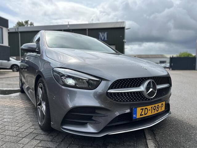 Mercedes-Benz B-KLASSE 180 Business Solution AMG ORIGINEEL NL AUTO MET NAP | ELEKTRISCHE ACHTERKLEP | STOELVERWARMING | TREKHAAK | CAMERA | UNIEKE KM-STAND | RIJKLAAR GELEVERD MET 12 MND BOVAG GARANTIE TIE
