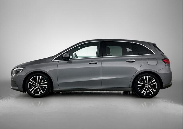 Mercedes-Benz B-KLASSE 180 Star Edition Luxury Line | Achteruitrijcamera | Sfeerverlichting | Stoelverwarming |Trekhaak | Keyless Entry | Inclusief 24 maanden MB Certified garantie voor Europa.