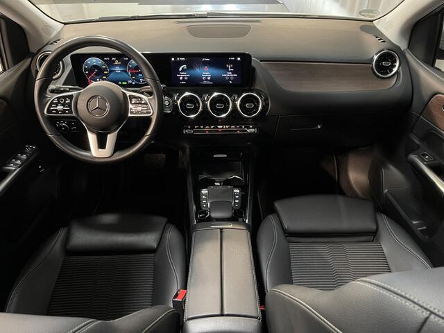 Mercedes-Benz B-KLASSE 250 e 17''/Panoramadak/Trekhaak/Memory stoelen L+R/Adaptieve cruise/Camera/PDC v+a/Dodehoek/Apple Carplay & Android auto/Stoelverwarming