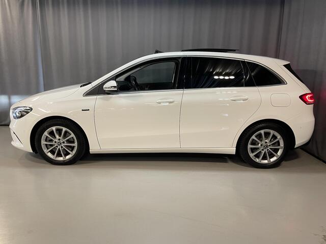 Mercedes-Benz B-KLASSE 250 e 17''/Panoramadak/Trekhaak/Memory stoelen L+R/Adaptieve cruise/Camera/PDC v+a/Dodehoek/Apple Carplay & Android auto/Stoelverwarming
