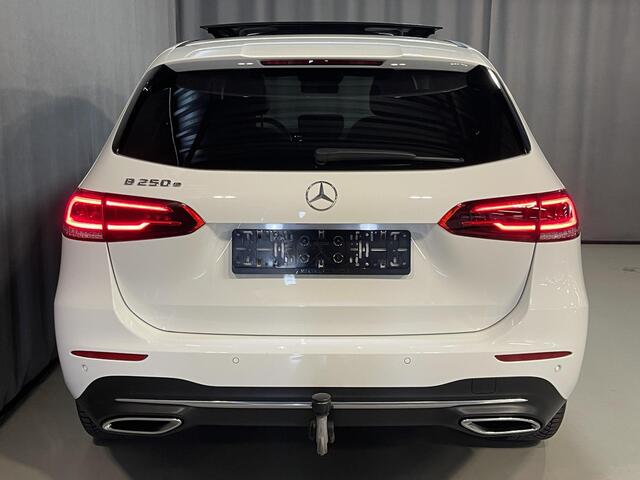 Mercedes-Benz B-KLASSE 250 e 17''/Panoramadak/Trekhaak/Memory stoelen L+R/Adaptieve cruise/Camera/PDC v+a/Dodehoek/Apple Carplay & Android auto/Stoelverwarming