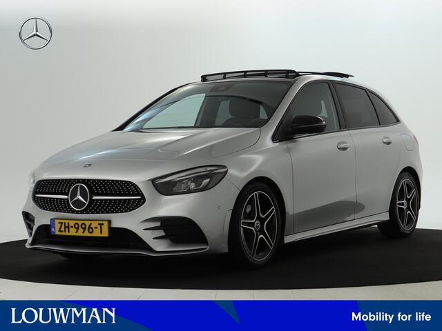 Mercedes-Benz B-KLASSE 180 AMG Nightpakket | Panoramadak | Trekhaak | Parkeerpakket met Camera | Stoelverwarming | Car Play | LED | Inclusief 12 Maanden Garantie