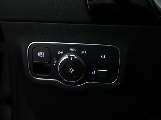 Mercedes-Benz B-KLASSE 180 AMG Nightpakket | Panoramadak | Trekhaak | Parkeerpakket met Camera | Stoelverwarming | Car Play | LED | Inclusief 12 Maanden Garantie