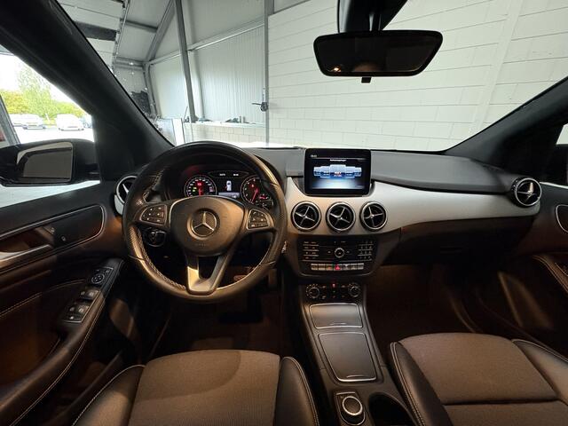 Mercedes-Benz B-KLASSE 180 Ambition, NL auto, Volledig dealer onderhouden, Navi, Clima, Cruise, 18 inch, Afn.trekhaak, Xenon, Half leder, Privacy glas