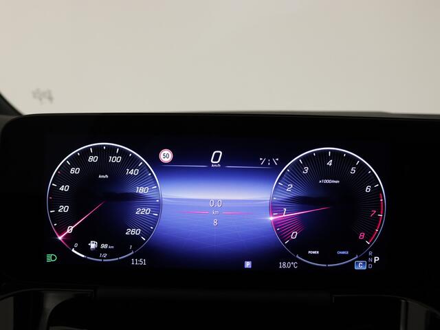 Mercedes-Benz B-KLASSE 180 Star Edition Luxury Line | Trekhaak | Dodehoekassistent | Parkeerpakket met achteruitrijcamera | Sfeerverlichting | USB-pakket plus | Keyless-Go comfortpakket | Draadloos oplaadsysteem voor Smartphone |