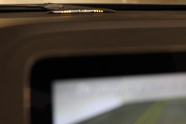 Mercedes-Benz B-KLASSE 180 Business Solution AMG Upgrade Edition | HALF LEDER | STOELVERWARMING | NAVIGATIE