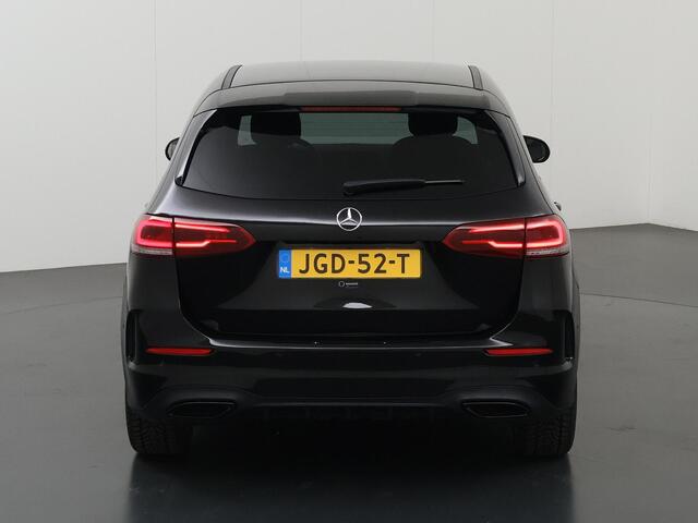 Mercedes-Benz B-KLASSE 250 e AMG Line | AMG | Night pakket | Sfeerverlichting | Stoelverwarming | LED | Achteruitrijcamera | Apple carplay/Android auto |