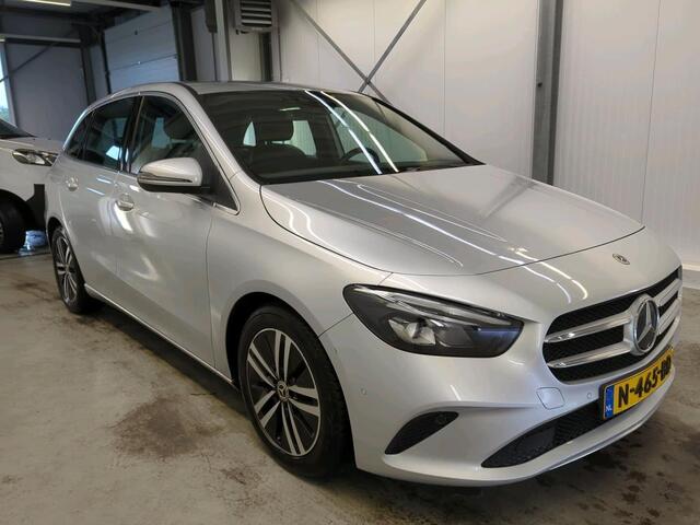 Mercedes-Benz B-KLASSE 180 Business Solution Luxury Auto. Trekhaak Navigatie Camera Parkeersensoren Cruise Control Elektrische achterklep Stoelverwarming Virtual Cockpit Leder Climate Control