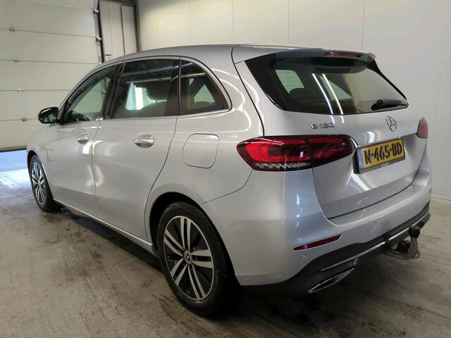 Mercedes-Benz B-KLASSE 180 Business Solution Luxury Auto. Trekhaak Navigatie Camera Parkeersensoren Cruise Control Elektrische achterklep Stoelverwarming Virtual Cockpit Leder Climate Control