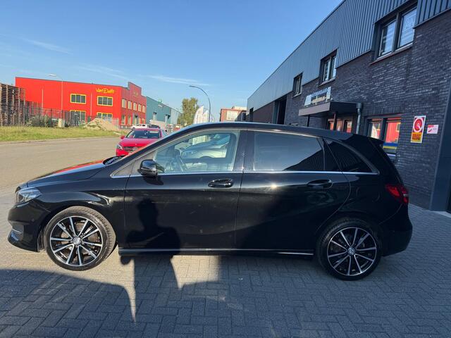 Mercedes-Benz B-KLASSE 180 Activity Edition | 12MND GARANTIE | AUTOMAAT | NAVI | LED | LEDER | NL-AUTO |