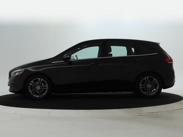 Mercedes-Benz B-KLASSE 180 Advantage Achteruitrijcamera | Ledkoplampen | EASY PACK achterklep | Navigatiesysteem met harde schijf. Inclusief 24 maanden MB Certified garantie voor Europa.