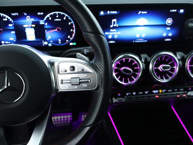 Mercedes-Benz B-KLASSE 200 Business Solution AMG AMG Line | Night Pakket | Panorama Schuif-Kanteldak | Memory voorstoelen | Sfeerverlichting. Inclusief 24 maanden MB Certified garantie voor Europa.