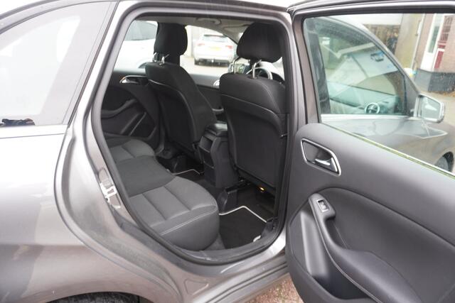 Mercedes-Benz B-KLASSE 180 Ambition AUTOMAAT TREKHAAK CRUISE NAVI