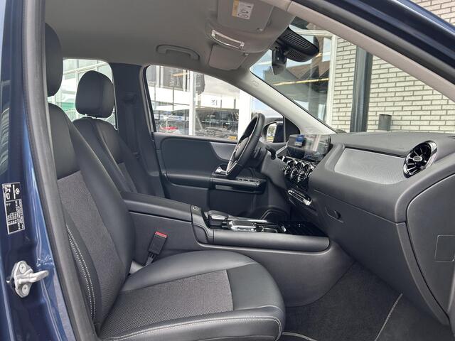 Mercedes-Benz B-KLASSE 180 Business Solution | Stoelverwarming | Achteruitrijcamera | Navigatie