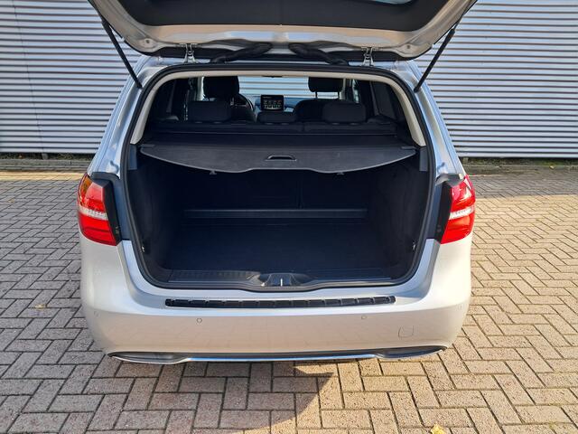 Mercedes-Benz B-KLASSE 180 Ambition Automaat met 20.409 km !!!!! | Clima | Cruise control | Navigatie | LM Velgen | Michelin Cross Climate banden | RIJKLAARPRIJS INCL 12 MAANDEN GARANTIE EN BEURT